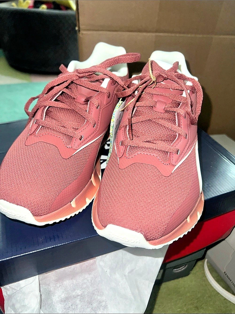 Reebok Zig Dynamica Women's Pink & White Sneakers